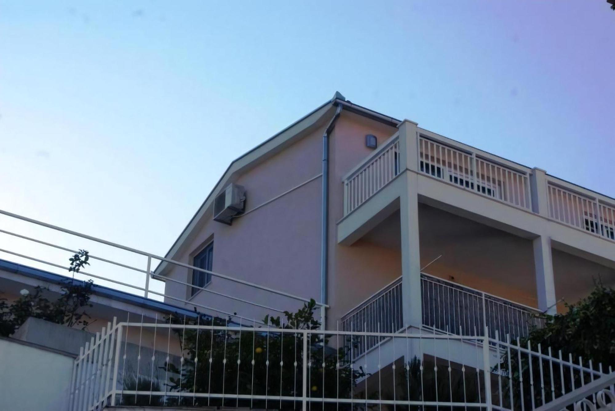 Erdgeschosswohnung Mit Terrasse Und Meerblick Trogir